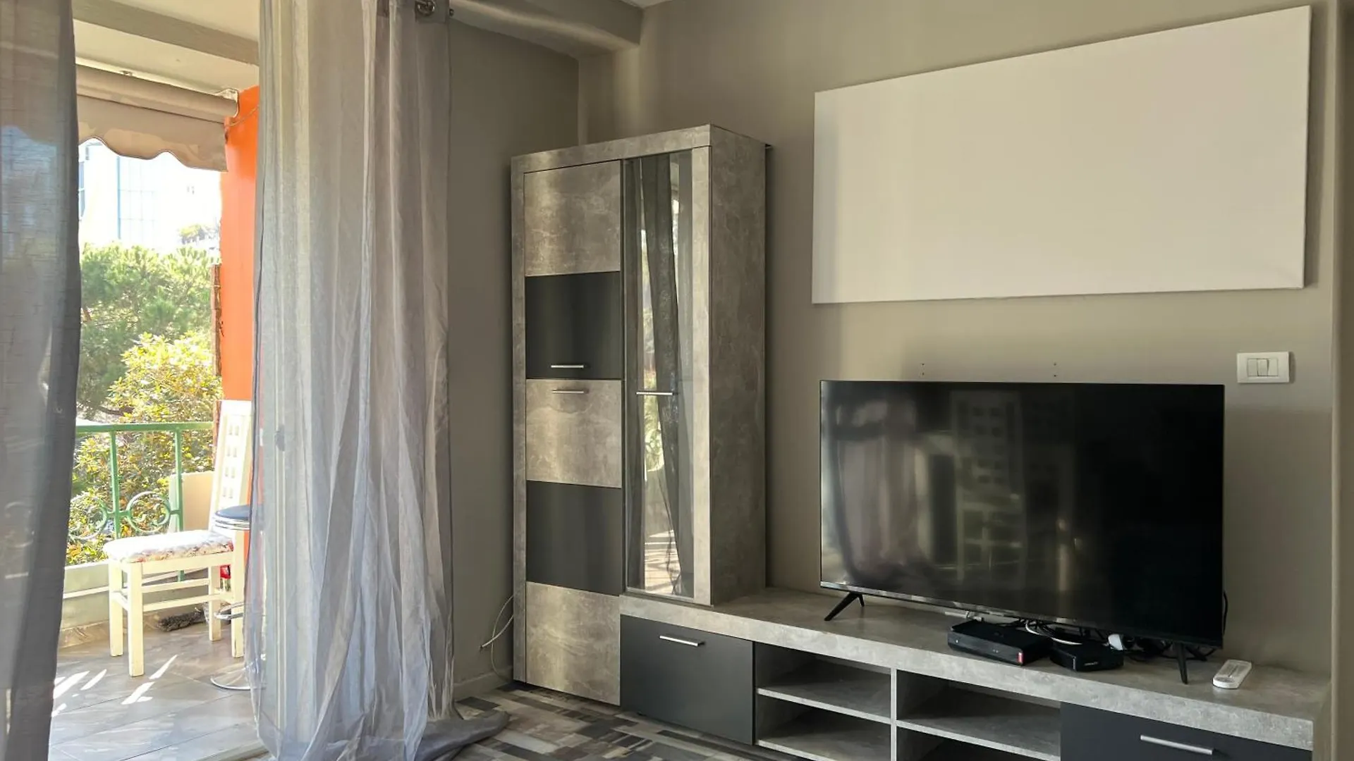 Piazza City Center Apartment Tirana 0*,  Albania